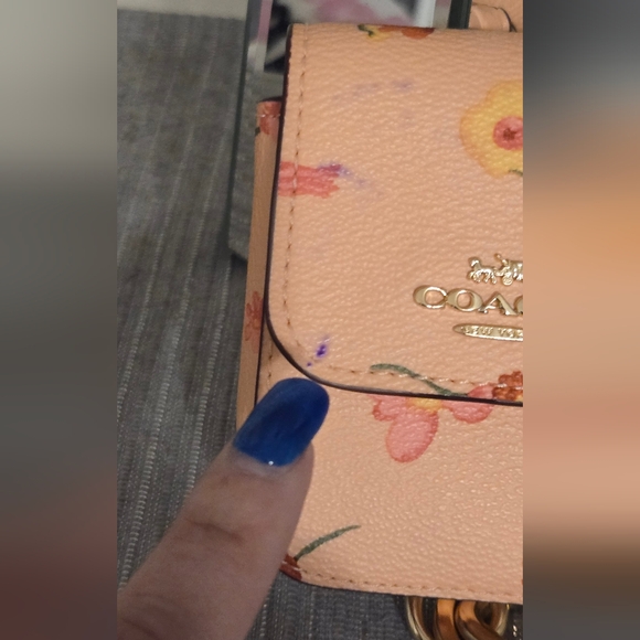 Coach Floral Print Leather AirPods Case / Bag Charm – Petal Pink **flawed** - Picture 5 of 11